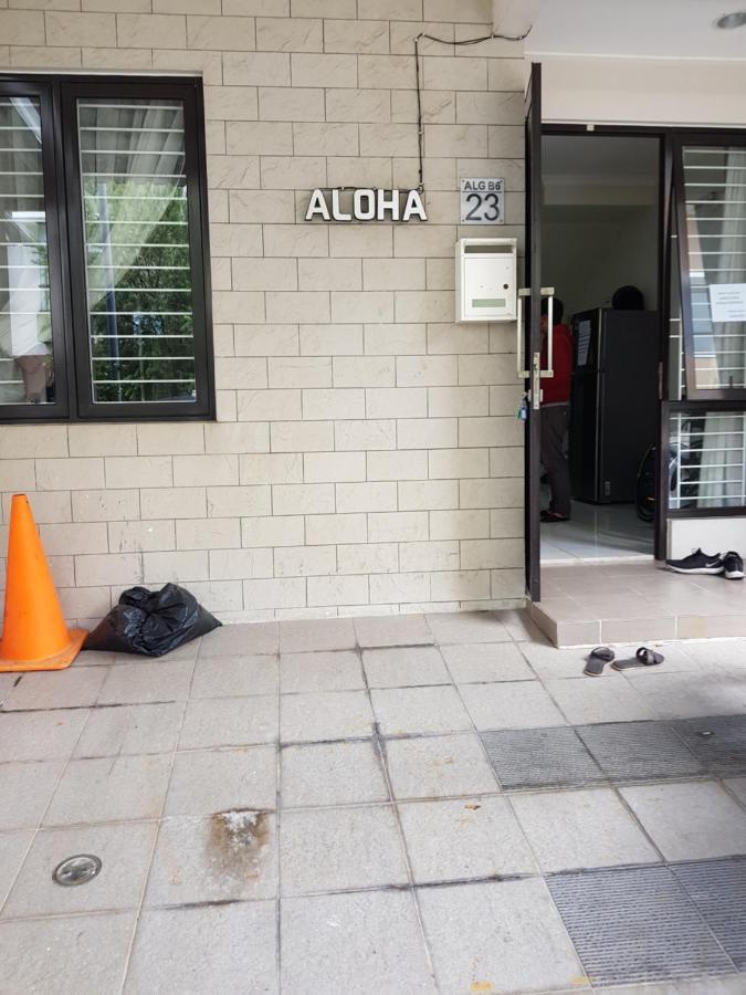 Aloha Guest House - 1 Male Only Tangerang Exteriör bild