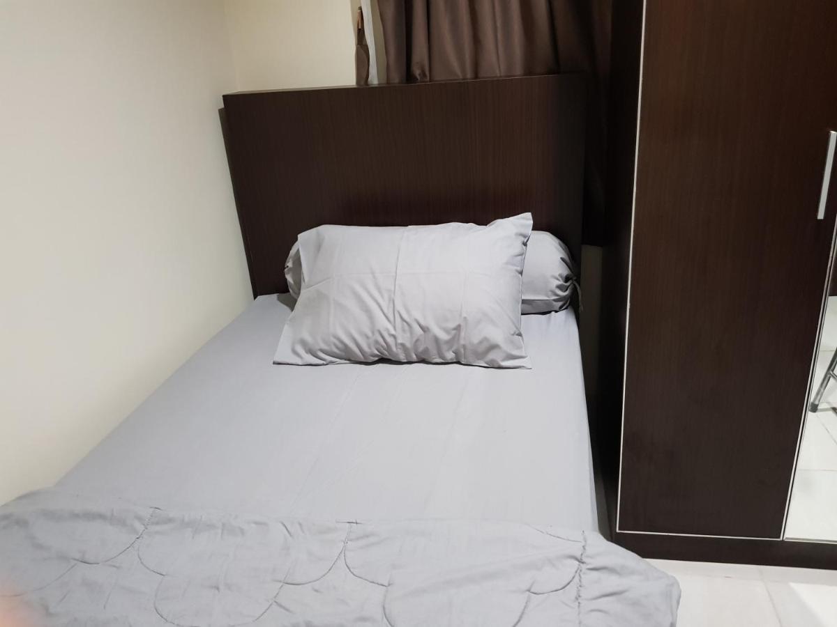 Aloha Guest House - 1 Male Only Tangerang Exteriör bild